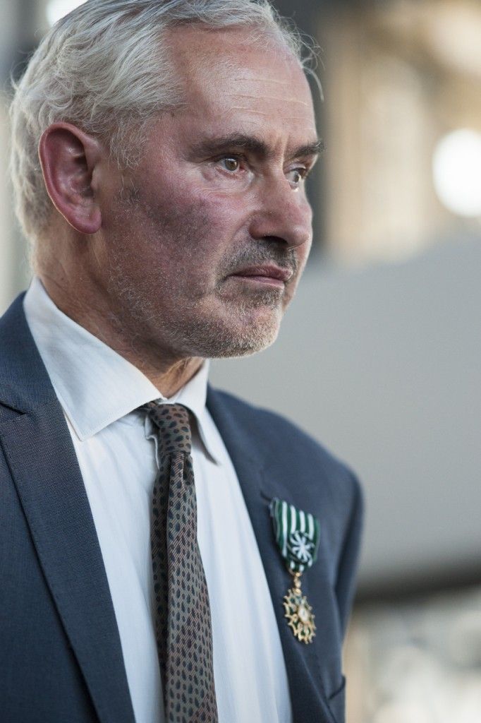 Olivier Corpet décoré des insignes d'officier des Arts et Lettres